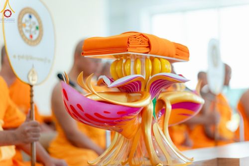 ภาพ No.169637:พิธีทอดกฐินเพื่อสร้าง หอฉันคุณยายอาจารย์ มหารัตนอุบาสิกาจันทร์ ขนนกยูง  ณ ศูนย์ปฏิบัติธรรมชลบุรี วันที่ 25 ตุลาคม พ.ศ. 2567