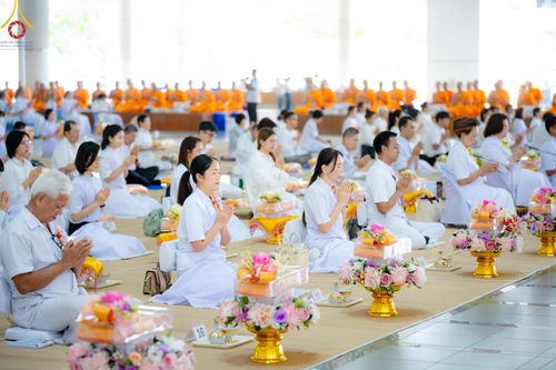 ภาพ No.182340:พิธีถวายภัตตาหารเมนูสวรรค์ "เพื่อการบรรลุธรรม" วันเสาร์ที่ 14 ธันวาคม พ.ศ. 2567 ณ หอฉันคุณยายอาจารย์ฯ วัดพระธรรมกาย