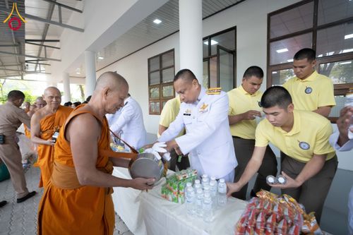 ภาพ No.194759:พิธีเจริญพระพุทธมนต์ และทำบุญตักบาตร ถวายพระราชกุศล แด่พระบาทสมเด็จพระเจ้าอยู่หัว เนื่องในโอกาสพระราชพิธีสมมงคล พระชนมายุเท่าพระบาทสมเด็จพระพุทธยอดฟ้าจุฬาโลกมหาราช สมเด็จพระปฐมบรมกษัตริยาธิราชแห่งพระราชวงศ์จักรี พุทธศักราช 2568 วันที่ 14 มกราคม พ.ศ. 2568