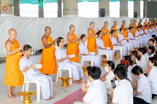 ภาพ No.140260:พิธีตัดปอยผมและปลงผม โครงการอุปสมบทหมู่ธรรมทายาท ระดับอุดมศึกษา รุ่นที่ 51 ภาคฤดูฝน วันเสาร์ที่ 8 มิถุนายน พ.ศ.2567 ณ มหารัตนวิหารคด 9 วัดพระธรรมกาย
