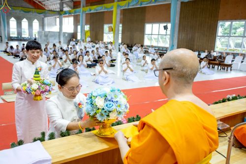 ภาพ No.249073:วันที่ 26-28 กันยายน พ.ศ. 2568 โครงการอบรม อุบาสกแก้ว อุบาสิกาแก้ว รุ่นที่ 3  ณ ศูนย์ปฏิบัติธรรมสมุทรปราการ ได้รับความเมตตาจากคณะสงฆ์ในพื้นที่  รวมถึงผู้บริหารสถานศึกษา ที่นำนักเรียนระดับมัธยมปลาย  มารับฟังข้อมูลเพื่อที่จะเป็นกำลังสำคัญ ในการเข้าร่วมขบวน