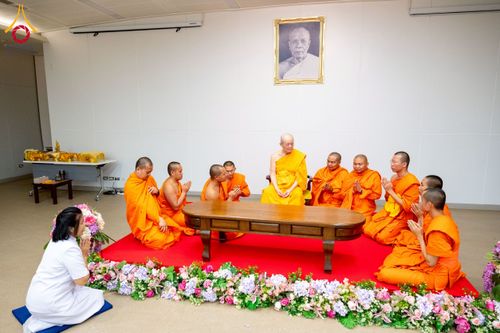 ภาพ No.222975:วันที่ 23 เมษายน พ.ศ. 2568 หลวงพ่อทัตตชีโวต้อนรับคณะสงฆ์ World Pec ณ อาคาร 100 ปี คุณยายมหารัตนอุบาสิกาจันทร์ ขนนกยูง วัดพระธรรมกาย