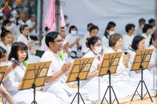 ภาพ No.201804:พิธีถวายภัตตาหารเป็นสังฆทาน แด่พระธรรมยาตรา ณ อนุสรณ์สถานบางปลา วัดบางปลา อำเภอบางเลน จังหวัดนครปฐม ในโครงการธรรมยาตรา กตัญญูบูชา มหาปูชนียาจารย์ พระมงคลเทพมุนี(สด จนฺทสโร) พระผู้ปราบมาร อนุสรณ์สถาน 7 แห่ง ปีที่ 13 วันที่ 26 มกราคม พ.ศ. 2568