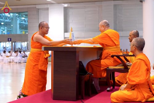 ภาพ No.232152:วันอาทิตย์ที่ 6 กรกฏาคม พ.ศ. 2568 พิธีมอบโล่เกียรติคุณ สวดธัมมจักกัปปวัตตนสูตร และรางวัลโครงการผู้นำแสงสว่างออนไลน์ ณ ห้องแก้วสารพัดนึก1 สภาธรรมกายสากล วัดพระธรรมกาย