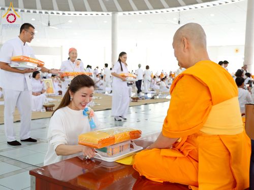 ภาพ No.271110:วันพุธที่ 20 พฤศจิกายน พ.ศ.2568 (วันพระ แรม 15 ค่ำ เดือน 12) พิธีบุพเปตพลี ครั้งที่ 173 ร่วมอุทิศบุญแด่หมู่ญาติที่ล่วงลับไปแล้ว และสืบทอดอายุพระพุทธศาสนา ณ หอฉันคุณยายอาจารย์ฯ วัดพระธรรมกาย