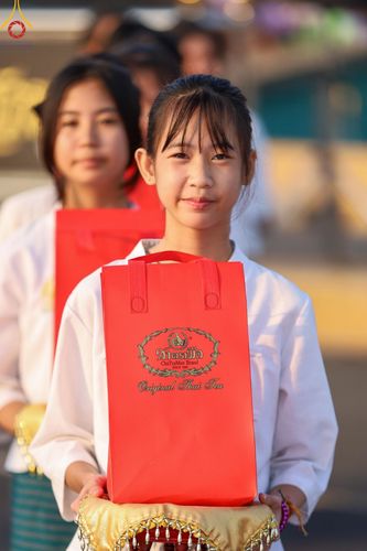 ภาพ No.180419:พิธีตักบาตรพระ ๑,๐๐๐ รูป ฉลองเมืองลำปาง ๑,๓๔๔ ปี วันเสาร์ที่ ๗ ธันวาคม พ.ศ. ๒๕๖๗ ณ ลานพระบรมราชานุสาวรีย์ พระนเรศวรมหาราช อ.เกาะคา จ.ลำปาง