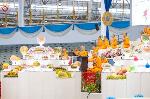 ภาพ No.99727:พิธีปฏิบัติธรรมและพิธีบูชาข้าวพระ ในวันอาทิตย์ต้นเดือนที่ 3 ธันวาคม พ.ศ. 2566 ณ สภาธรรมกายสากล วัดพระธรรมกาย จ.ปทุมธานี