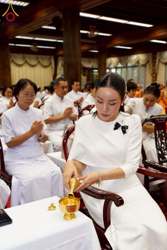 ภาพ No.270789:วันที่ 18 พฤศจิกายน พ.ศ. 2568 วัดพระธรรมกาย เป็นเจ้าภาพบำเพ็ญกุศล  คุณยายอาจารย์ ดร.ตรีธา เนียมขำ  อดีตนายกสมาคมศิษย์หลวงพ่อวัดปากน้ำ ณ ศาลาสตมานุสรณ์ (ศาลาเรือนไทย) วัดปากน้ำ  พระอารามหลวง เขตภาษีเจริญ กรุงเทพมหานคร