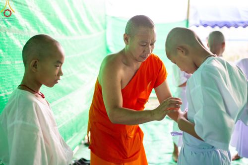 ภาพ No.140334:Photo Story มหัศจรรย์วัดดงดินแดง  EP.8  ภาพการเตรียมงาน การปฎิบัติงาน ของเหล่าผู้ทุ่มเทและเสียสละ เพื่อความสำเร็จของความมหัศจรรย์ ณ วัดดงดินแดง ต.ม่อนจอง อ.อมก๋อย จ.เชียงใหม่ วันที่ 1-7 เมษายน พ.ศ. 2567