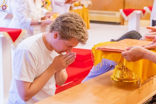 ภาพ No.91251:พิธีสมโภชพระประธาน "พระธรรมกาย" , พิธีเปิดไฟมงคลและเปิดไฟส่องสว่างรัศมีดวงธรรมพระประธาน "พระธรรมกาย" , พิธีทอดผ้าป่าภาคพื้น 19 วัดศูนย์สาขาภาคพื้นอเมริกา  และพิธีมุทิตาสักการะพระมหาเถระ พระเถระ ประจำปี 2566 วันอาทิตย์ที่ 15 ตุลาคม พ.ศ. 2566