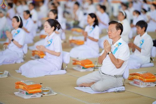 ภาพ No.229678:วันที่ 25 มิถุนายน พ.ศ. 2568 (แรม 15 ค่ำ เดือน 7) พิธีบุพเปตพลี ครั้งที่ 166 ร่วมอุทิศบุญแด่หมู่ญาติที่ล่วงลับไปแล้ว และสืบทอดอายุพระพุทธศาสนา ณ หอฉันคุณยายอาจารย์ฯ วัดพระธรรมกาย