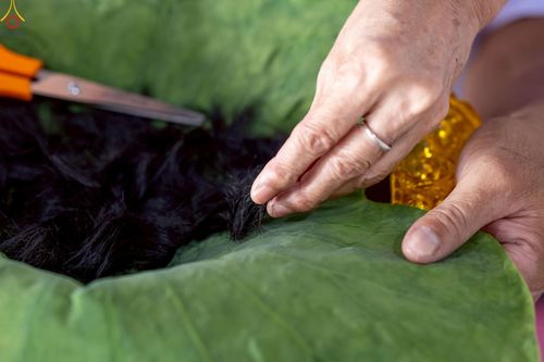 ภาพ No.248600:วันที่ 28 กันยายน พ.ศ. 2568 พิธีตัดปอยผม และปลงผม โครงการอุปสมบทบูชาธรรม 141 ปี พระมงคลเทพมุนี ณ วิหารคด วัดพระธรรมกาย