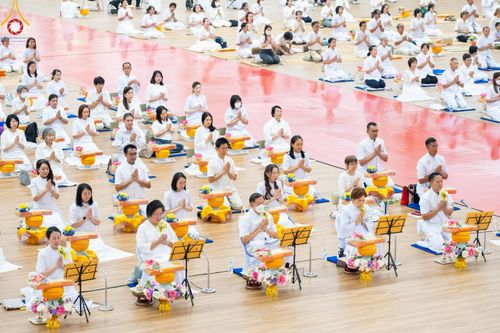 ภาพ No.212720:วันอาทิตย์ที่ 23 มีนาคม พ.ศ. 2568 พิธีร่วมบุญโครงการบรรพชาสามเณร 5,000 รูป ณ ห้องแก้วสารพัดนึก 2 วัดพระธรรมกาย