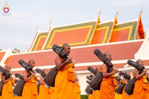 ภาพ No.197060:พระธรรมยาตราปฏิบัติธรรม และถ่ายภาพหมู่ประวัติศาสตร์ ณ วัดโบสถ์(บน) ตำบลบางคูเวียง อำเภอบางกรวย จังหวัดนนทบุรี ในโครงการธรรมยาตรา กตัญญูบูชา มหาปูชนียาจารย์ พระมงคลเทพมุนี(สด จนฺทสโร) พระผู้ปราบมาร อนุสรณ์สถาน 7 แห่ง ปีที่ 13 วันที่ 18 มกราคม พ.ศ. 2568