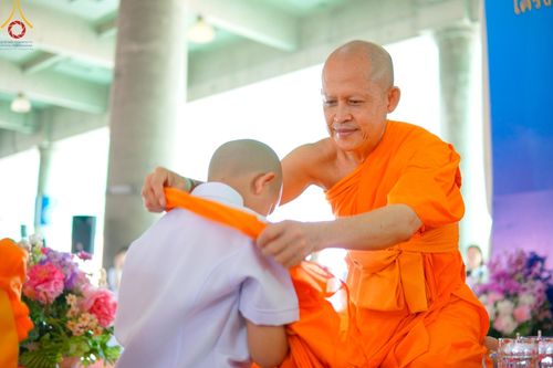 ภาพ No.134152:พิธีบรรพชาสามเณร โครงการบรรพชาสามเณร ฟื้นฟูพระพุทธศาสนาทั่วไทย ศูนย์อบรมวัดพระธรรมกาย วันเสาร์ที่ 6 เมษายน พ.ศ. 2567