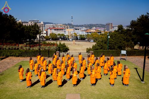 ภาพ No.232840:วันที่ 1 กรกฏาคม พ.ศ. 2568 Dhammayatra in South Africa 2025 ธรรมยาตราแอฟริกาใต้ — เส้นทางแห่งสติ สมาธิ และปัญญา ธรรมทายาทที่ได้อบรมโครงการบรรพชาอุปสมบทหมู่ครั้งที่ 2 ณ วัดพระธรรมกายโจฮันเนสเบิร์ก ประเทศแอฟริกาใต้