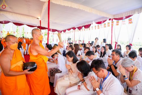 ภาพ No.104161:พิธีโปรยรัตนชาติ วางศิลาฤกษ์ สามเณรธรรมทายาทชาวอินโดนีเซียกว่า 1,000 รูป ณ มหาเจดีย์บุโรพุทโธ ประเทศอินโดนีเซีย ในวันที่ 21 ธันวาคม พ.ศ. 2566