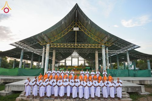 ภาพ No.180214:พิธีตัดปอยผมธรรมทายาท ณ ศูนย์ปฏิบัติธรรมวิหารแดง จ.สระบุรี โครงการบรรพชาอุปสมบท บูชาธรรมมหาปูชนียาจารย์ วันที่ 5 ธันวาคม พ.ศ. 2567