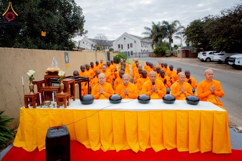 ภาพ No.232999:วันอาทิตย์ 29 มิถุนายน พ.ศ. 2568 กิจกรรมอบรมธรรมทายาทแอฟริกาใต้  ปฏิบัติธรรมสร้างสันติสุขภายใน แสงแห่งพุทธธรรมสู่แผ่นดินแอฟริกาใต้ ณ บริเวณหน้าวัดพระธรรมกายโจฮันเนสเบิร์ก