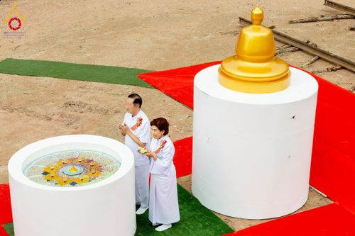 ภาพ No.261885:วันที่ 14 ตุลาคม พ.ศ. 2568 พิธีกลั่นแผ่นดิน โปรยทรายตอกเสาเข็มมหามงคลต้นแรก  สร้างองค์พระเจดีย์และจุดประทีปถวายเป็นพุทธบูชา ณ ศูนย์ปฏิบัติธรรมชัยนาท ต.ธรรมามูล อ.ชัยนาท จ.ชัยนาท