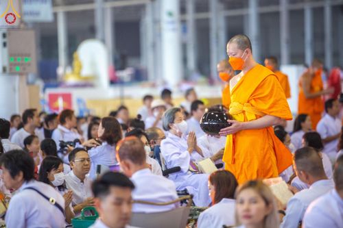 ภาพ No.126516:พิธีตักบาตร ในวันอาทิตย์ต้นเดือนที่ 3 มีนาคม พ.ศ. 2567 ณ บ้านแก้วเรือนทองคุณยายฯ วัดพระธรรมกาย