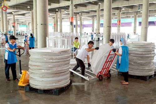 ภาพ No.220775:วันที่ 24-25 เมษายน พ.ศ. 2568 การเก็บงาน ผ้ารับประเคน ผ้าระบาย โต๊ะ เก้าอี้  ภายหลังงานวันคุ้มครองโลก ณ วัดพระธรรมกาย