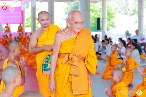 ภาพ No.135663:พิธีขอขมารับผ้าไตร , พิธีบรรพชา ในโครงการบรรพชาสามเณร ฟื้นฟูพระพุทธศาสนาทั่วไทย  ณ ศูนย์ปฏิบัติธรรมสวนผึ้ง จ.ราชบุรี วันที่ 4 เมษายน พ.ศ. 2567