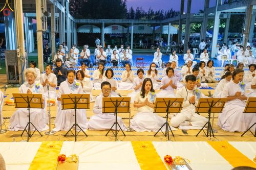 ภาพ No.189414:พิธีถวายภัตตาหารเป็นสังฆทาน แด่พระธรรมยาตรา ในโครงการธรรมยาตรา กตัญญูบูชา มหาปูชนียาจารย์ พระมงคลเทพมุนี(สด จนฺทสโร) พระผู้ปราบมาร อนุสรณ์สถาน 7 แห่ง ปีที่ 13 ณ อนุสรณ์สถานมหาวิหารพระมงคลเทพมุนี (โลตัสแลนด์) อ.สองพี่น้อง จ.สุพรรณบุรี วันที่ 5 มกราคม 2568