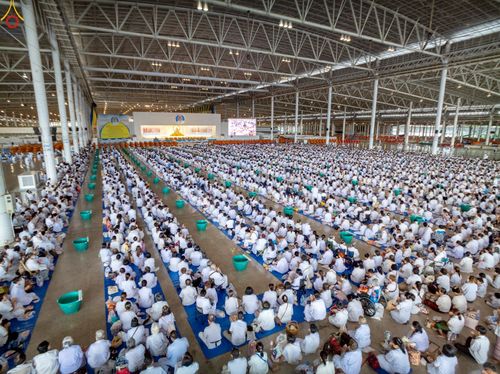 ภาพ No.227870:วันอาทิตย์ที่ 1 มิถุนายน พ.ศ. 2568 พิธีตักบาตร , พิธีบูชาข้าวพระ ณ วัดพระธรรมกาย จ.ปทุมธานี