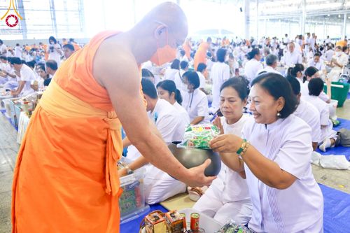 ภาพ No.99645:พิธีตักบาตรวันอาทิตย์ต้นเดือน ณ สภาธรรมกายสากล วัดพระธรรมกาย จ.ปทุมธานี วันอาทิตย์ที่ 3 ธันวาคม พ.ศ. 2566
