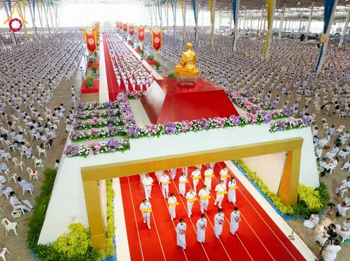 ภาพ No.134304:พิธีทอดผ้าป่าสมทบ มหาสังฆทาน 10,000 วัด ทั่วไทย วันอาทิตย์ต้นเดือนที่ 7 เมษายน พ.ศ.2567 ณ ห้องแก้วสารพัดนึก 1 สภาธรรมกายสากล  วัดพระธรรมกาย จ.ปทุมธานี