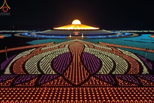 ภาพ No.67886:พิธีเจริญพระพุทธมนต์ จุดประทีปถวายเป็นพุทธบูชา และพิธีฉลองชัยสวดมนต์บทธรรมจักร 4,990,000,082 จบ เนื่องในวาระอายุวัฒนมงคลครบ 82 ปี หลวงพ่อทัตตชีโว ณ พระมหาธรรมกายเจดีย์ วัดพระธรรมกาย จ.ปทุมธานี วันพุธที่ 21 ธันวาคม พ.ศ. 2565