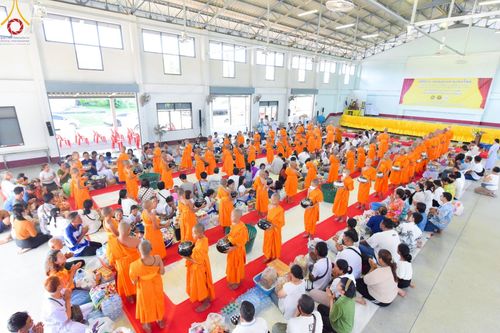 ภาพ No.217560:วันอาทิตย์ที่ 13 เมษายน พ.ศ. 2568 พิธีตักบาตรฉลองสามเณรใหม่ ศูนย์ปฏิบัติธรรมเขาคิชฌกูฏ โครงการบรรพชาสามเณรภาคฤดูร้อน