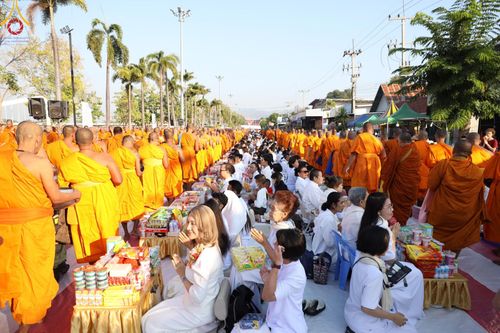 ภาพ No.184720:พิธีตักบาตรพระ 10,000 รูป ครั้งที่ 3 เนื่องในโอกาส 193 ปี จังหวัดกาญจนบุรี อุทิศส่วนกุศลให้แด่บรรพชน และเพื่อช่วยเหลือผู้ประสบภัยพิบัติต่างๆ วันเสาร์ที่ 21 ธันวาคม พ.ศ. 2567