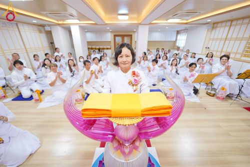 ภาพ No.221289:วันศุกร์ที่ 25 เมษายน พ.ศ. 2568 พิธีอัญเชิญรูปเหมือนพระมงคลเทพมุนี (สด จนฺทสโร) พระผู้ปราบมาร พิธีทอดผ้าป่าสามัคคี 25 ปี พิธีถวายสังฆทาน 15 วัด แด่เจ้าอาวาสภาคพื้นเอเชีย และแอฟริกา ในวาระครบ 25 ปี วัดพระธรรมกายโอซาก้า ประเทศญี่ปุ่น