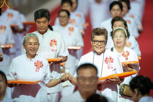 ภาพ No.177969:พิธีทอดผ้าป่าต้นสมบัติจักรพรรดิ ในวันอาทิตย์ที่ 1 ธันวาคม พ.ศ. 2567 ณ สภาธรรมกายสากล วัดพระธรรมกาย