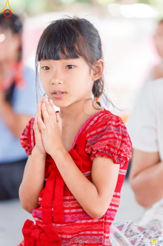 ภาพ No.215953:วันพฤหัสบดีที่ 3 เมษายน พ.ศ. 2568 พิธีบรรพชาสามเณร ภาคฤดูร้อน รุ่นที่ 15  บูชาธรรมหลวงพ่อธัมมชโย 81 ปี 81 รูป ณ ศูนย์ปฏิบัติธรรมสวนผึ้ง จ.ราชบุรี