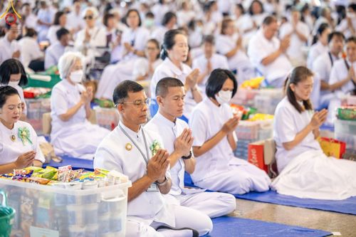 ภาพ No.158929:พิธีตักบาตร ในวันอาทิตย์ต้นเดือน วันที่ 6 ตุลาคม พ.ศ. 2567 ณ สภาธรรมกายสากล วัดพระธรรมกาย