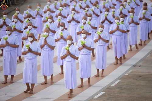 ภาพ No.84063:พิธีเวียนประทักษิณ พิธีวันทาเจดีย์ พิธีขอขมา และมอบผ้าไตร  ในโครงการบรรพชาอุปสมบทหมู่ธรรมทายาทรุ่นเข้าพรรษา และโครงการบรรพชาสามเณรโรงเรียนนานาชาติ รุ่นที่12 ในวันเสาร์ที่ 22 กรกฎาคม พ.ศ. 2566