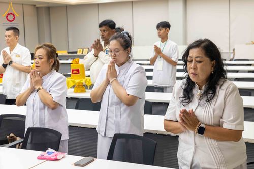 ภาพ No.324870:วันพฤหัสบดีที่ 23 เมษายน พ.ศ.2569  หลวงพ่อทัตตชีโว รองเจ้าอาวาสวัดพระธรรมกาย ถวายการต้อนรับและปฏิสันถารคณะชาวอินโดนีเซีย