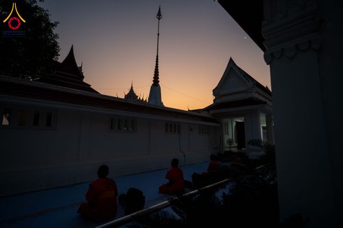 ภาพ No.297255:วันที่ 15 มกราคม พ.ศ.2569 พระธรรมยาตราปฏิบัติธรรมและถ่ายภาพหมู่ประวัติศาสตร์ อนุสรณ์สถานลำดับที่ 4 สถานที่เกิดด้วยกายธรรม  ณ วัดโบสถ์บน ต.บางคูเวียง จ.นนทบุรี ในโครงการธรรมยาตรา กตัญญูบูชา มหาปูชนียาจารย์ พระมงคลเทพมุนี(สด จนฺทสโร) พระผู้ปราบมาร อนุสรณ์ส