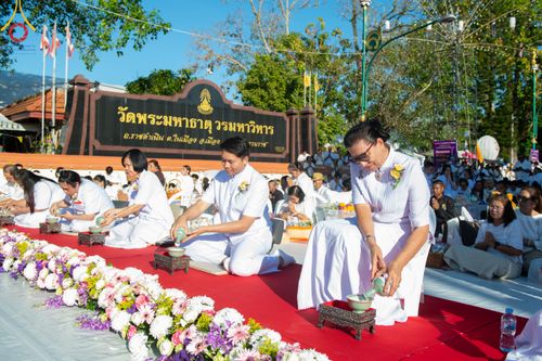 ภาพ No.311272:วันเสาร์ที่ 28 กุมภาพันธ์ พ.ศ. 2569 พิธีตักบาตรพระมหากุศล 11,250 รูป เฉลิมฉลอง 1,250 ปีศรีธรรมราชเจดีย์ สู่มรดกโลก ณ ถนนราชดำเนิน บริเวณหน้าวัดพระมหาธาตุวรมหาวิหาร อ.เมือง จ.นครศรีธรรมราช