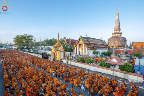 ภาพ No.311271:วันเสาร์ที่ 28 กุมภาพันธ์ พ.ศ. 2569 พิธีตักบาตรพระมหากุศล 11,250 รูป เฉลิมฉลอง 1,250 ปีศรีธรรมราชเจดีย์ สู่มรดกโลก ณ ถนนราชดำเนิน บริเวณหน้าวัดพระมหาธาตุวรมหาวิหาร อ.เมือง จ.นครศรีธรรมราช