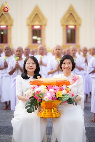 ภาพ No.278517:วันอาทิตย์ที่ 14 ธันวาคม พ.ศ.2568  พิธีเวียนประทักษิณ พิธีวันทาสีมาพระประธาน โครงการบวชบูชาธรรมมหาปูชนียาจารย์ ของศูนย์ปฏิบัติธรรมบุรีรัมย์ ณ วัดกลาง พระอารามหลวง จังหวัดบุรีรัมย์