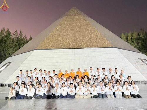 ภาพ No.198942:V.50 สารพัดV สารพัดดี ที่ธรรมยาตรา ในโครงการธรรมยาตรา กตัญญูบูชา มหาปูชนียาจารย์ พระมงคลเทพมุนี(สด จนฺทสโร) พระผู้ปราบมาร อนุสรณ์สถาน 7 แห่ง ปีที่ 13 ระหว่างวันที่ 2-31 มกราคม พ.ศ. 2568