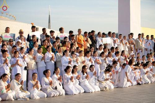 ภาพ No.187955:พิธีตักบาตรฉลองพระใหม่ ต้อนรับพุทธศักราช 2568 ณ ลานธรรมพระมหาธรรมกายเจดีย์ วัดพระธรรมกาย จ.ปทุมธานี วันที่ 1 มกราคม พ.ศ. 2568