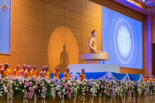ภาพ No.136784:พิธีตักบาตร พิธีบูชาข้าวพระ ในวันอาทิตย์ต้นเดือนที่ 5 พฤษภาคม พ.ศ. 2567 ณ วัดพระธรรมกาย จ.ปทุมธานี