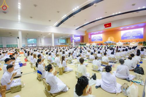 ภาพ No.139285:พิธีตักบาตร , พิธีบูชาข้าวพระ ณ ห้องแก้วสารพัด 1 สภาธรรมกายสากล วัดพระธรรมกาย วันอาทิตย์ต้นเดือนที่ 2 มิถุนายน พ.ศ. 2567