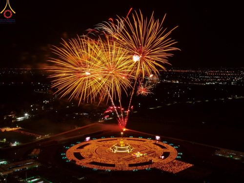 ภาพ No.118404:พิธีจุดประทีปถวายเป็นพุทธบูชา และบูชาธรรมมหาปูชนียาจารย์ พระมงคลเทพมุนี(สด จนฺทสโร) วันที่ 24 มกราคม พ.ศ. 2567 ณ อนุสรณ์สถานบางปลา อ.บางเลน จ.นครปฐม