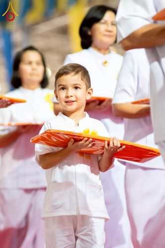 ภาพ No.215609:วันอาทิตย์ต้นเดือนที่ 6 เมษายน พ.ศ. 2568 ขบวนอัญเชิญผ้าป่าสมทบ มหาสังฆทาน 40,000 กว่าวัดทั่วประเทศ ณ สภาธรรมกายสากล วัดพระธรรมกาย